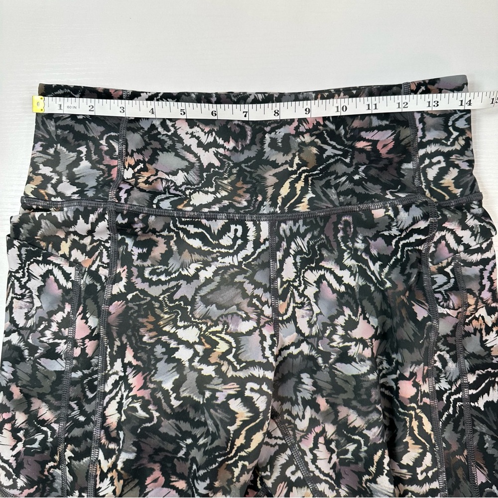 Athleta Ultimate Stash 7/8 Tight, Kinetic Abstract Multi, Medium Leggings - Picture 12 of 14